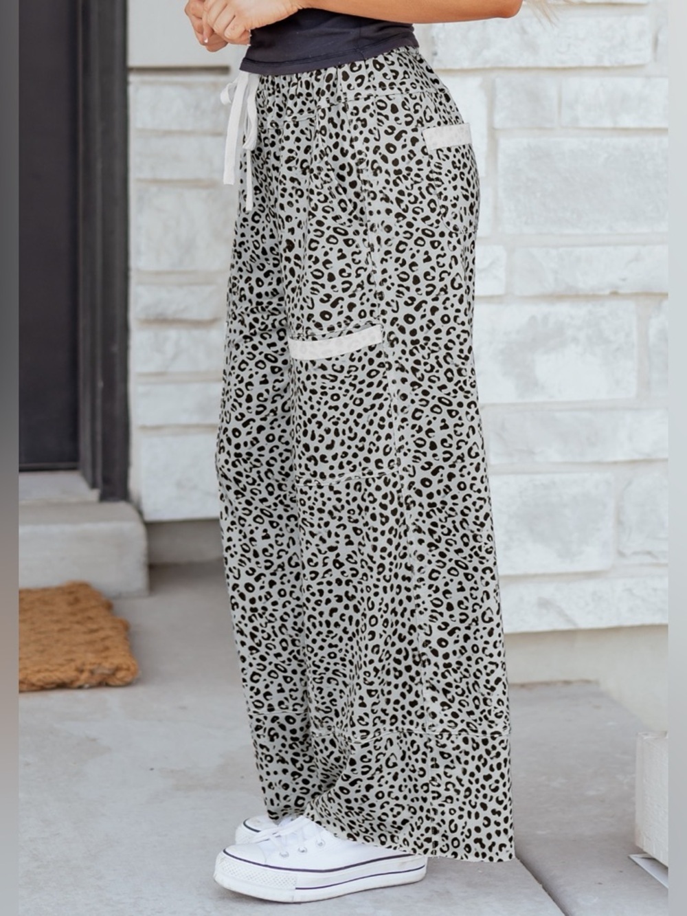 ♥️Hello Gorgeous! Animal Print Wide Leg Terry Knit Pants - Picture 3 of 8